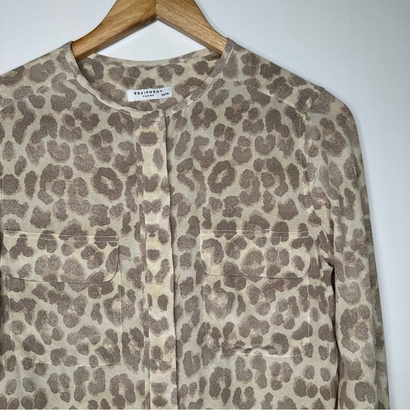 Equipment Femme 100% Silk Animal Print Blouse Size XS - Picture 2 of 10
